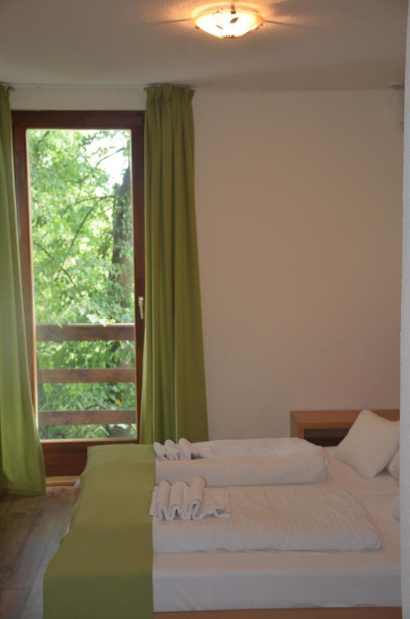 Hotel Viktoria Balatonalmadi Exterior photo
