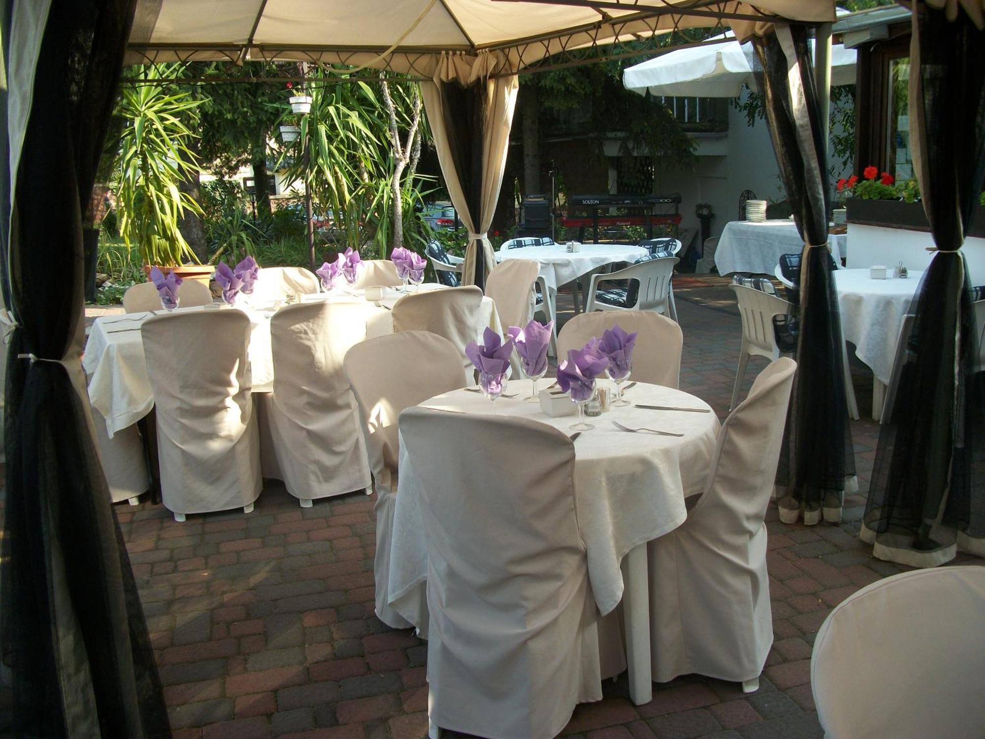 Hotel Viktoria Balatonalmadi Exterior photo
